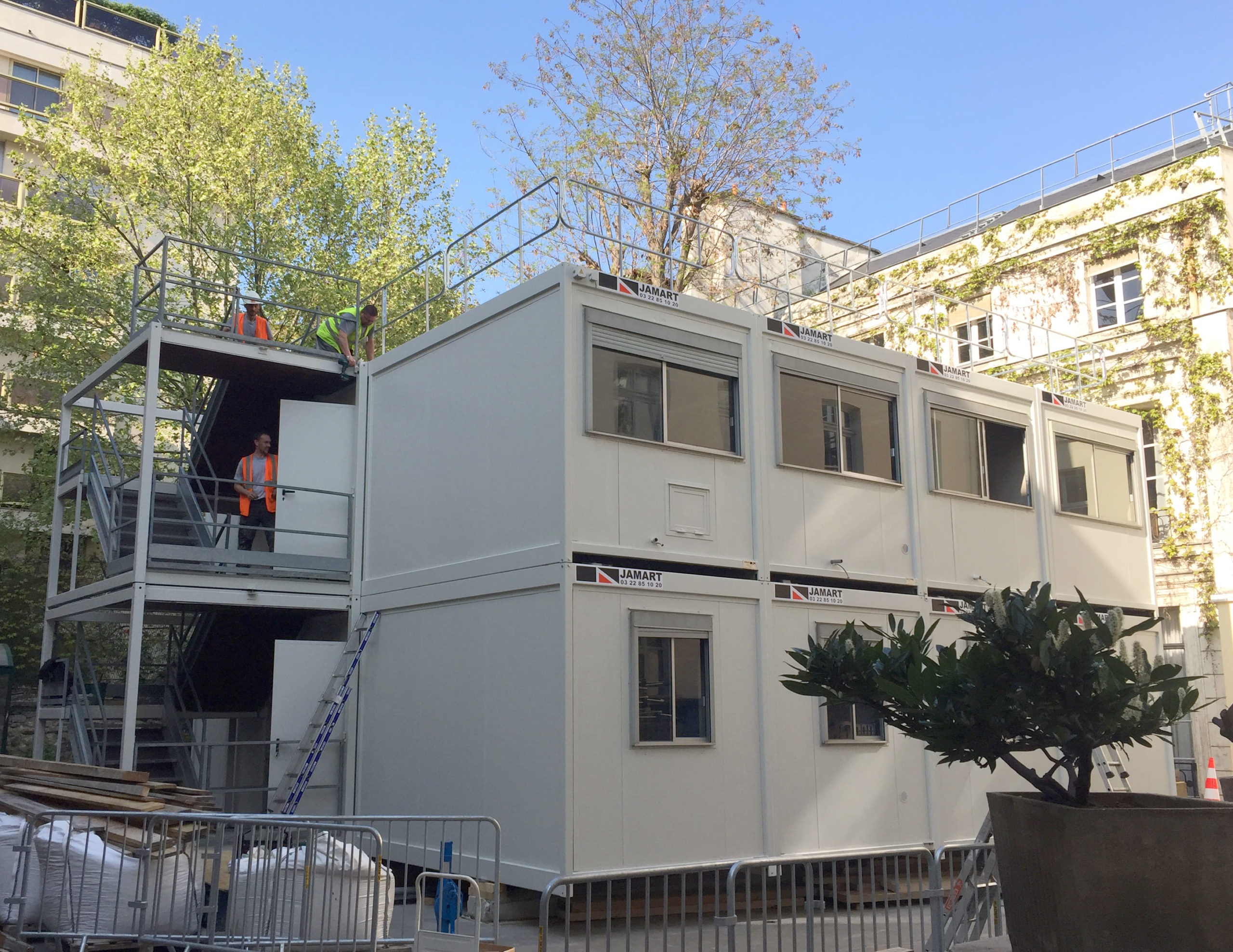 Ensemble modulaire composé de locaux sociaux et d’un bureau modulaire pour les équipes des bâtiments avoisinants du Ministère de l’Intérieur